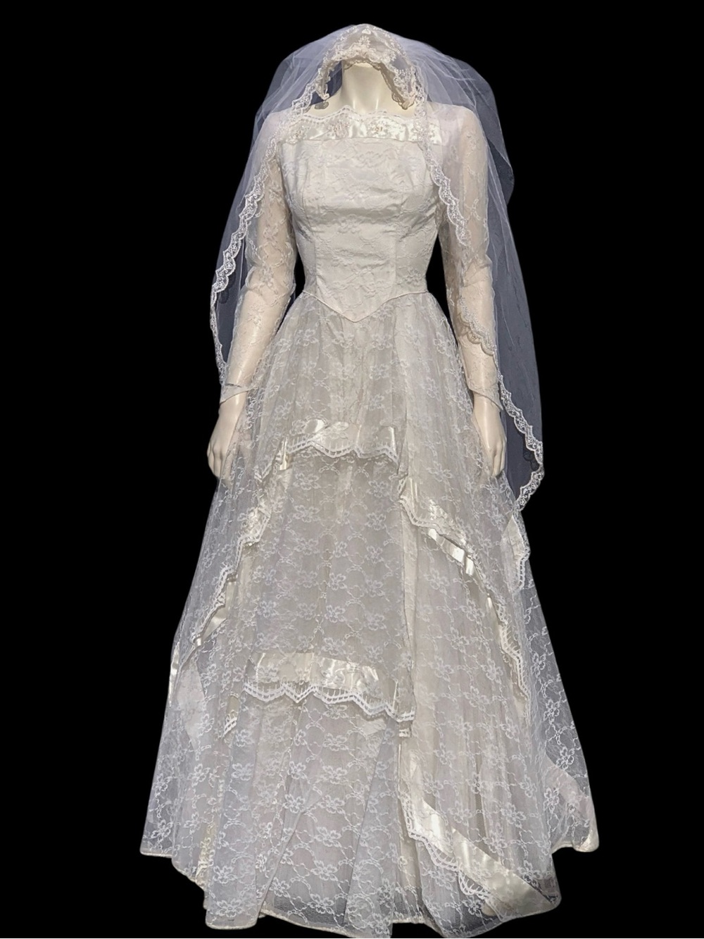 50s 60s TULLE and LACE Square Boat Neck Long Sleeve Full Skirt WEDDING Dress XS